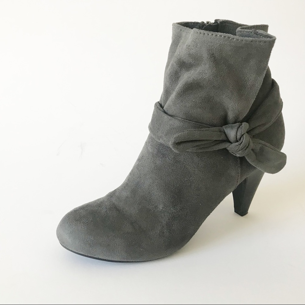 Nine West Tailorol Gray Bow Accent Boots.Size 10